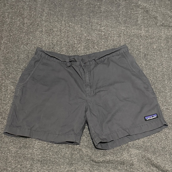 Patagonia Pants - Patagonia Women’s Charcoal Flat Front Shorts